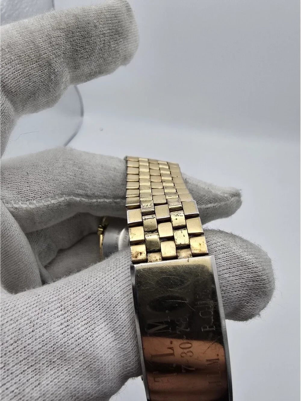 Vintage Seiko Quartz LC Digital Watch Gold Tone Speaker Grill A159-5009 Running